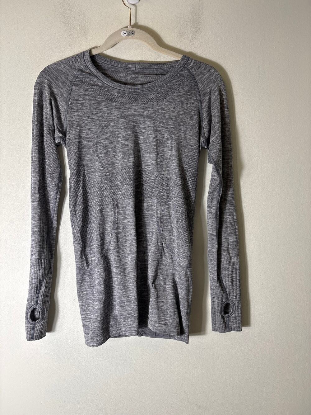 Lululemon Heathered Gray Long Sleeve Long Length Athletic Shirt Sz 6
